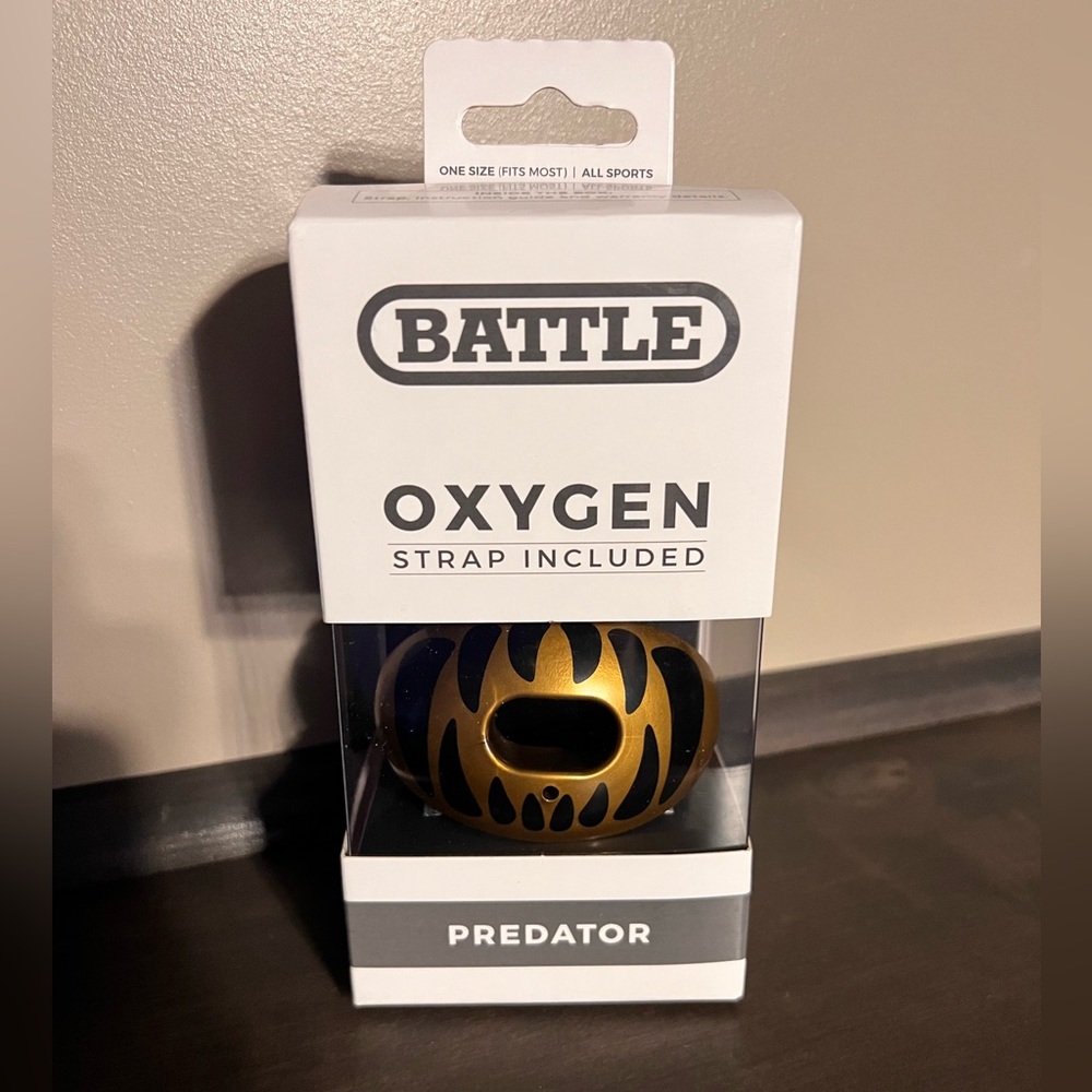 Football Battle Mouthguard nwt